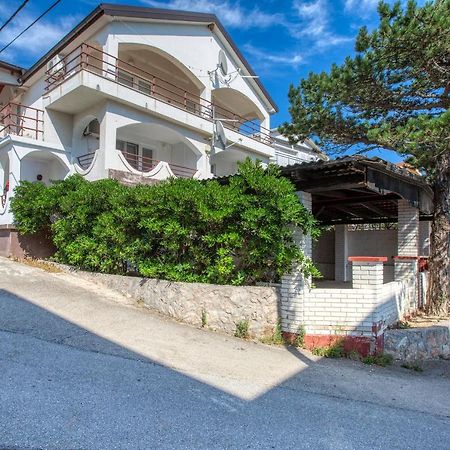 Apartmani Luky Karlobag Exterior photo