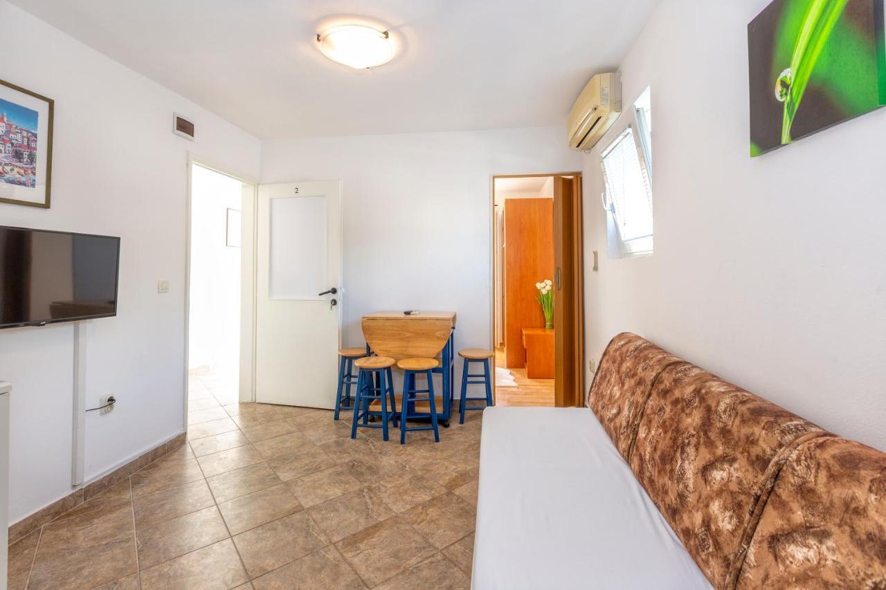 Apartmani Luky Karlobag Exterior photo