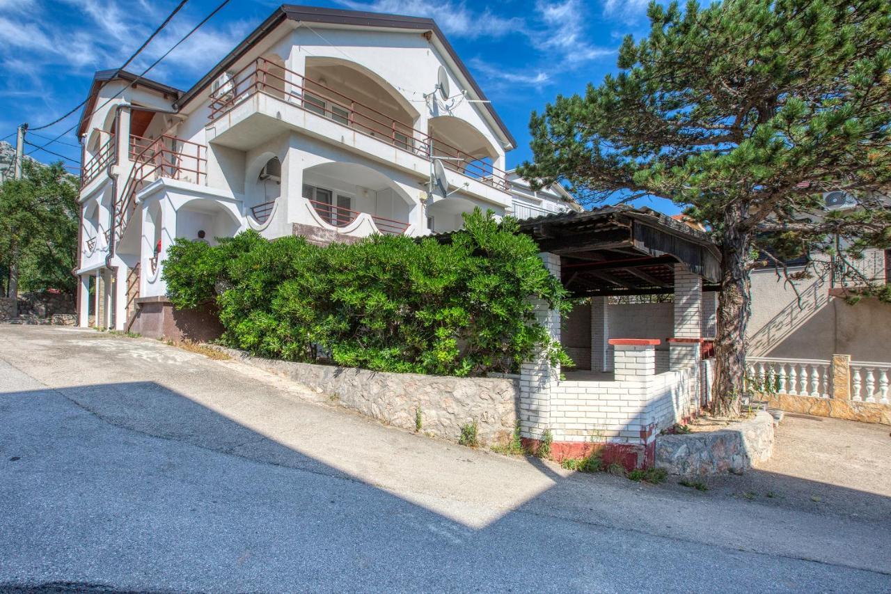 Apartmani Luky Karlobag Exterior photo