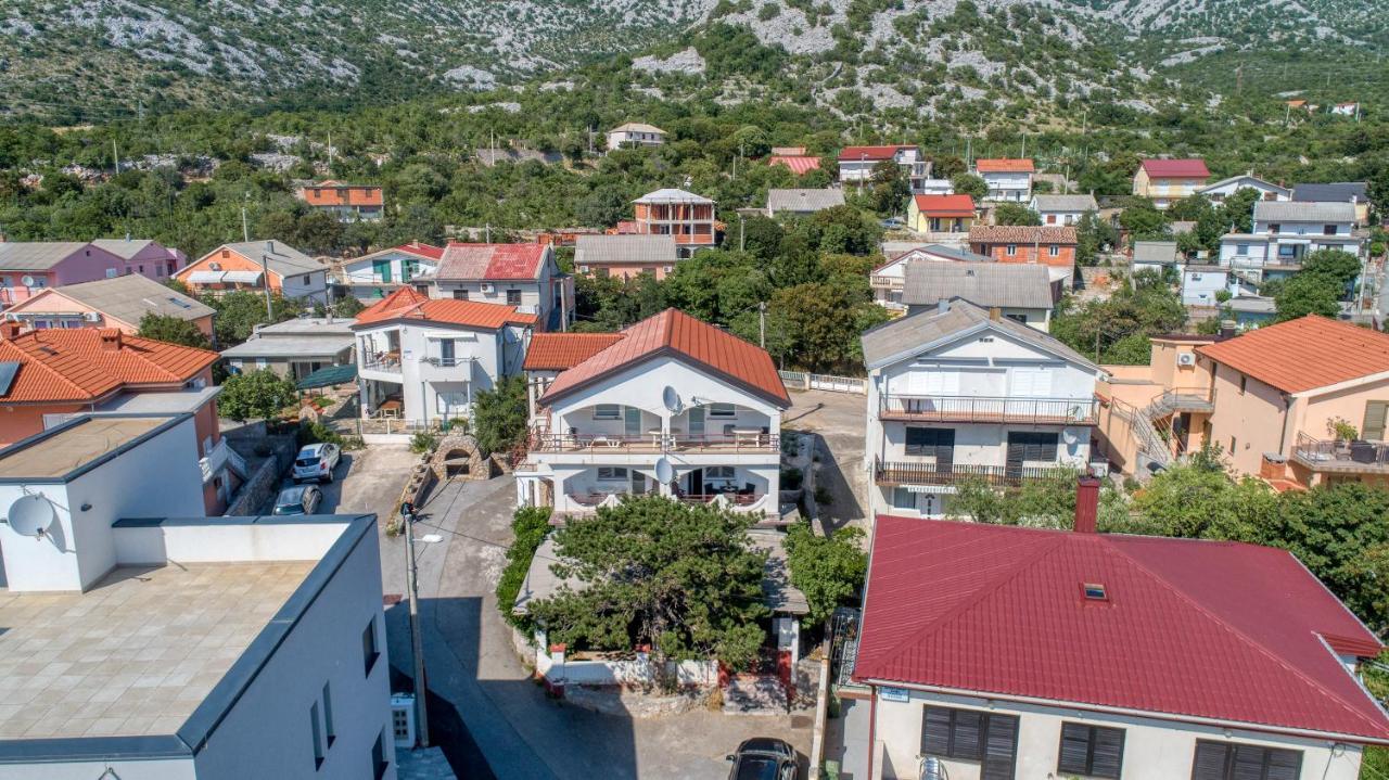 Apartmani Luky Karlobag Exterior photo