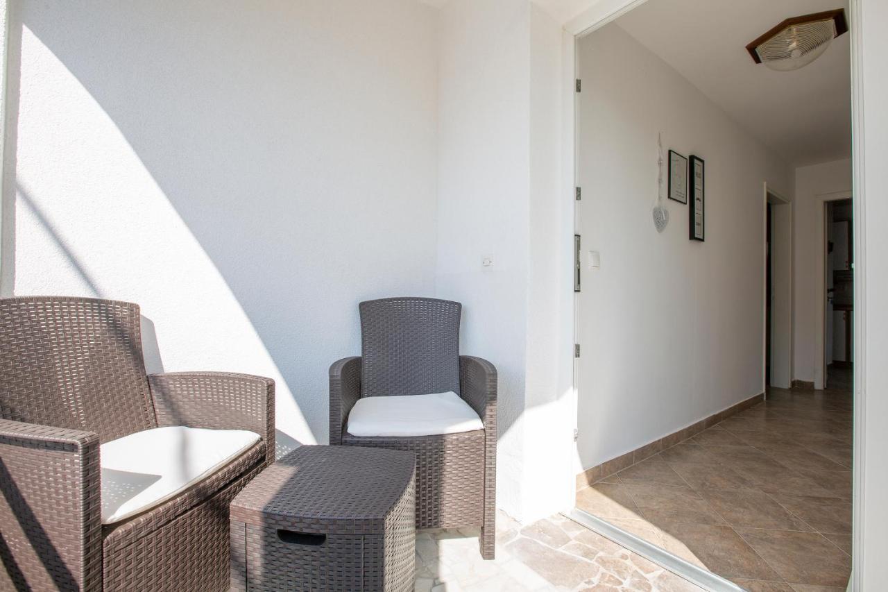 Apartmani Luky Karlobag Exterior photo