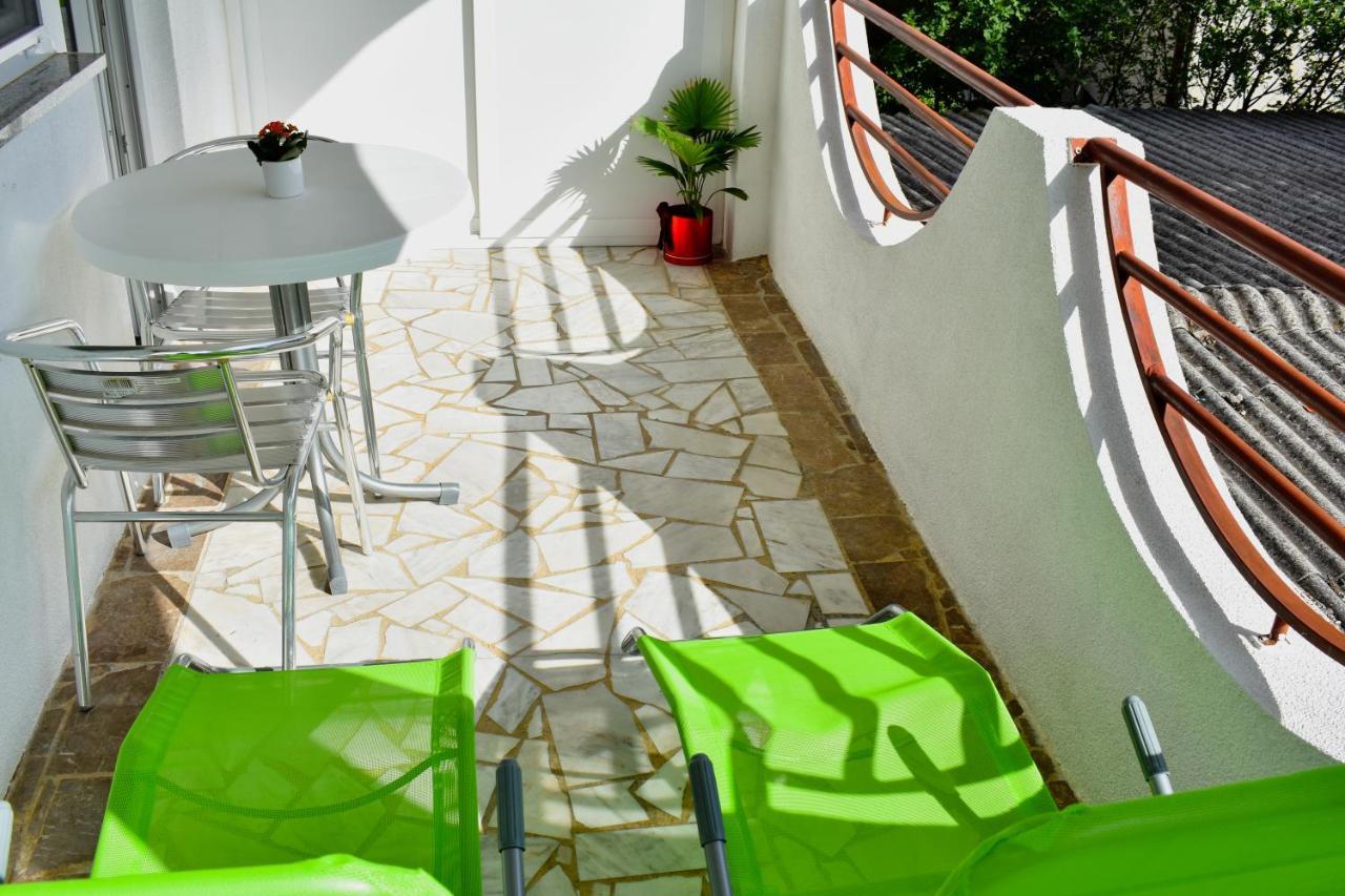 Apartmani Luky Karlobag Exterior photo