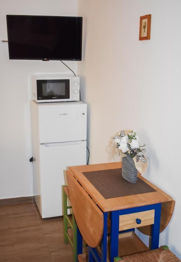 Apartmani Luky Karlobag Exterior photo